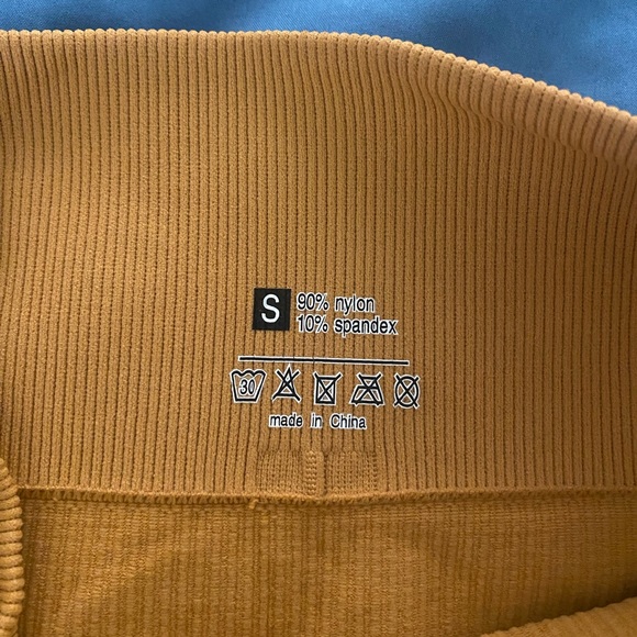 Work out sport bra and shorts (unbranded) not worn - Picture 4 of 4